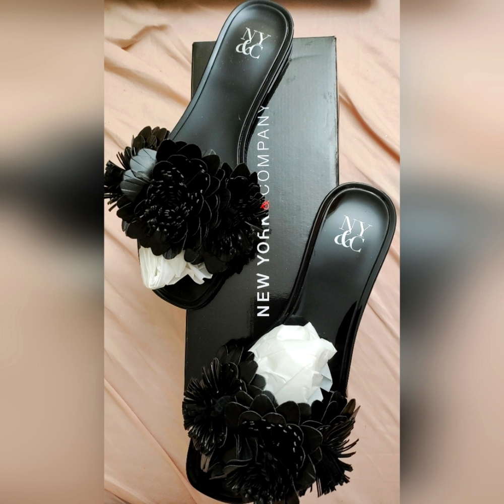 NIB New York and Co Amelia slides